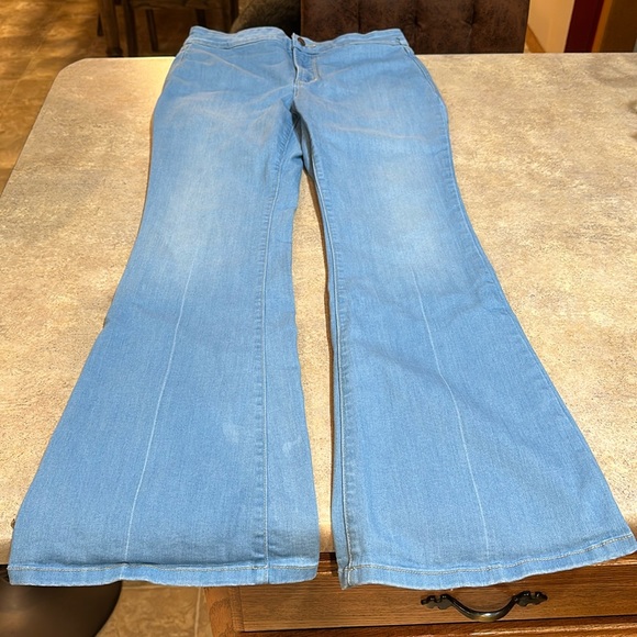 Women’s NYDJ flare jeans size 8P inseam measures about 29” - Picture 1 of 7